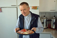 Gemeinde dankt den Sternsingern mit einem Pizzabacken 